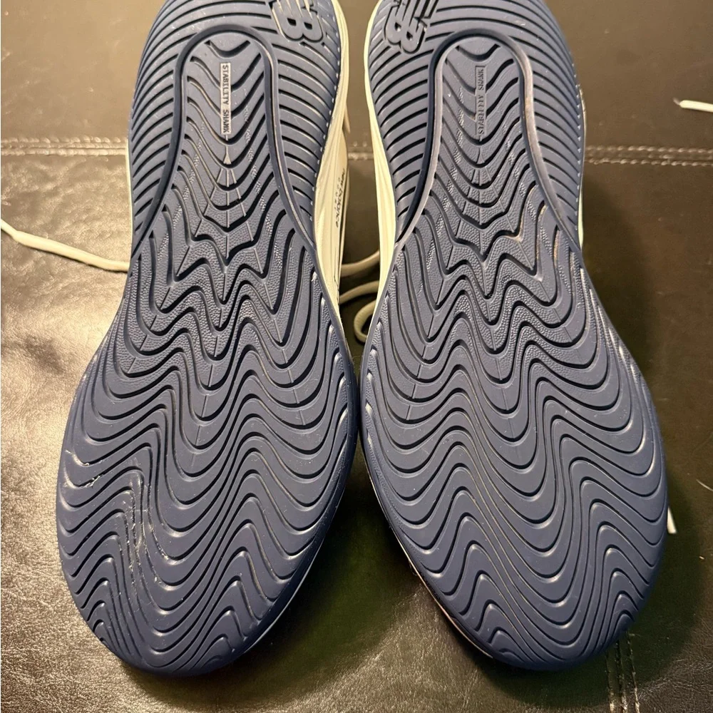 (Clearance) New Balance Men's 10.5 D 696v5 Hard Court Tennis Shoes in White/Navy - Picture 3 of 6